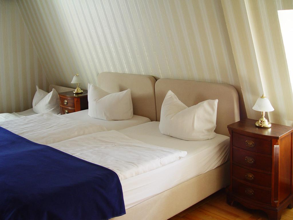 Hotel Altes Hafenhaus Rostock Zimmer foto