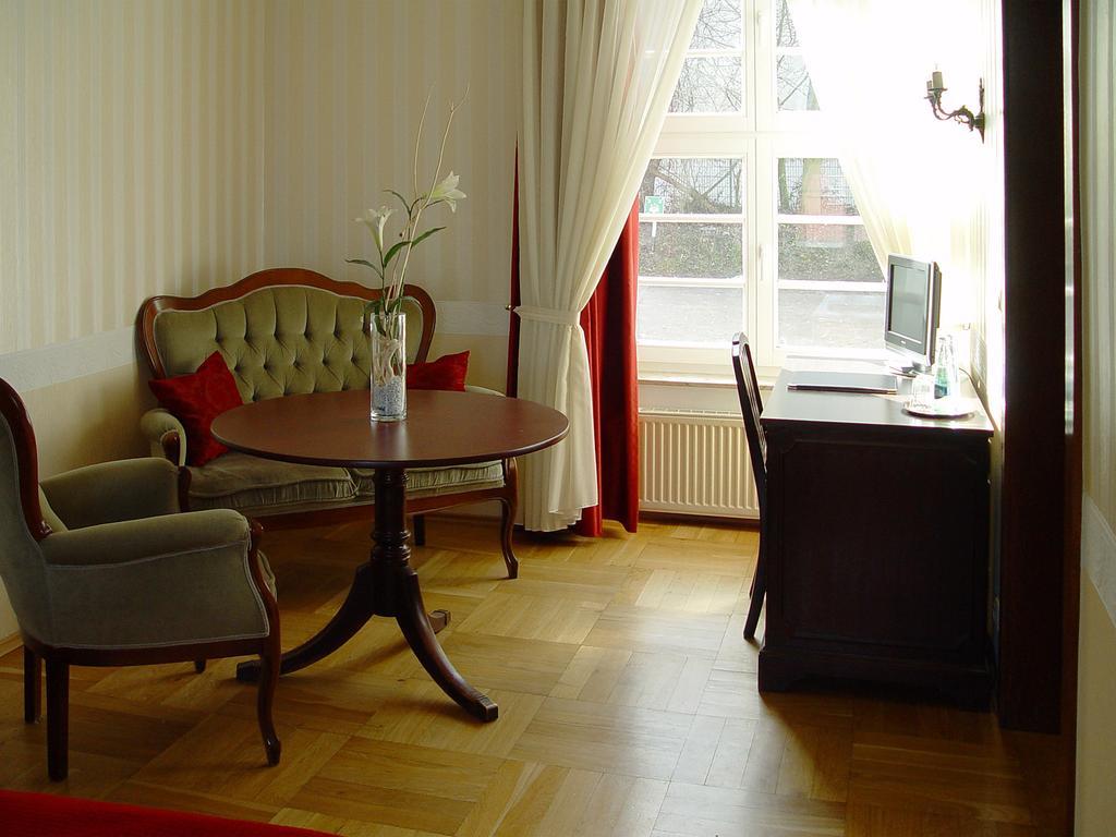 Hotel Altes Hafenhaus Rostock Zimmer foto