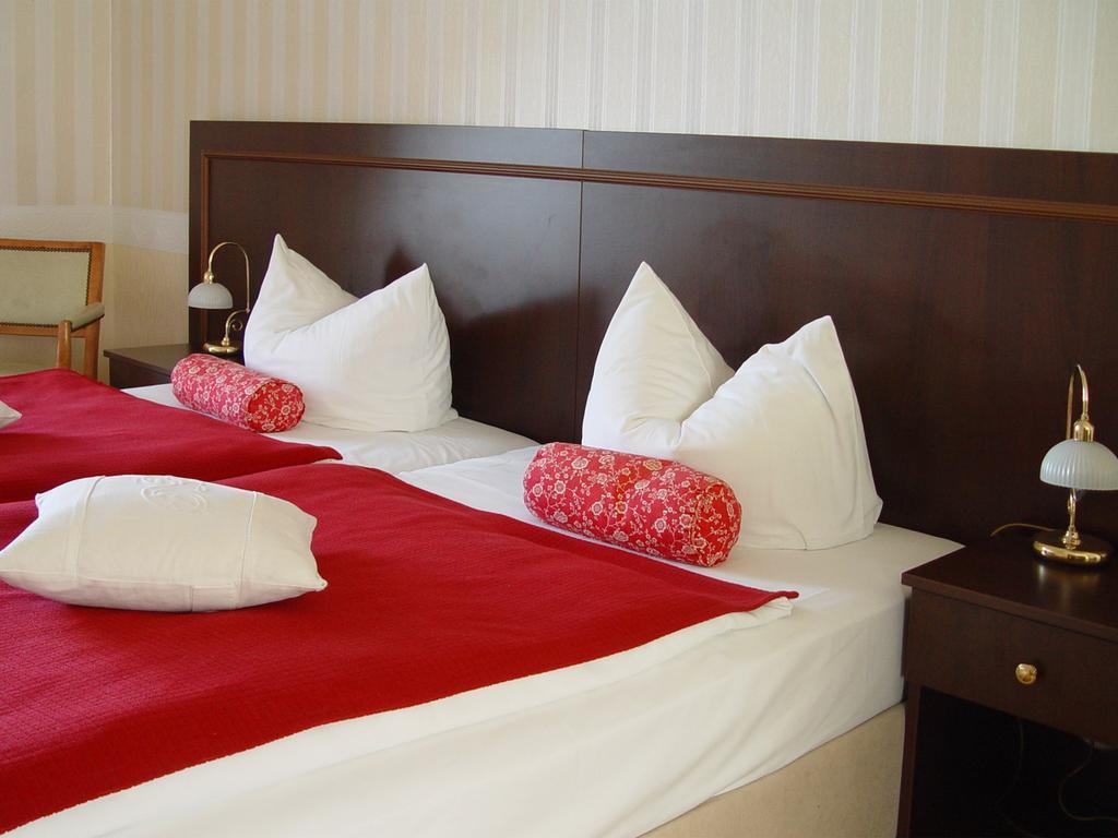 Hotel Altes Hafenhaus Rostock Zimmer foto